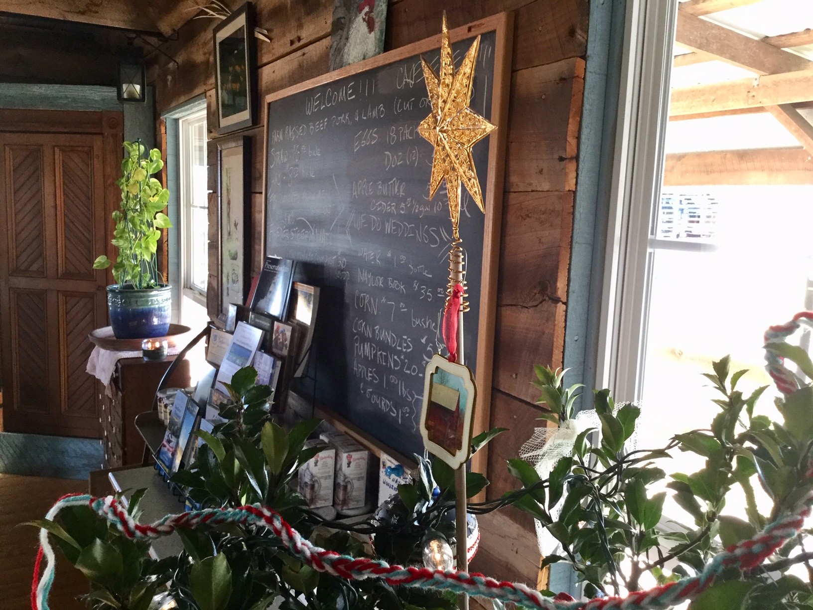 Harvest House Xmas tree 2 2021